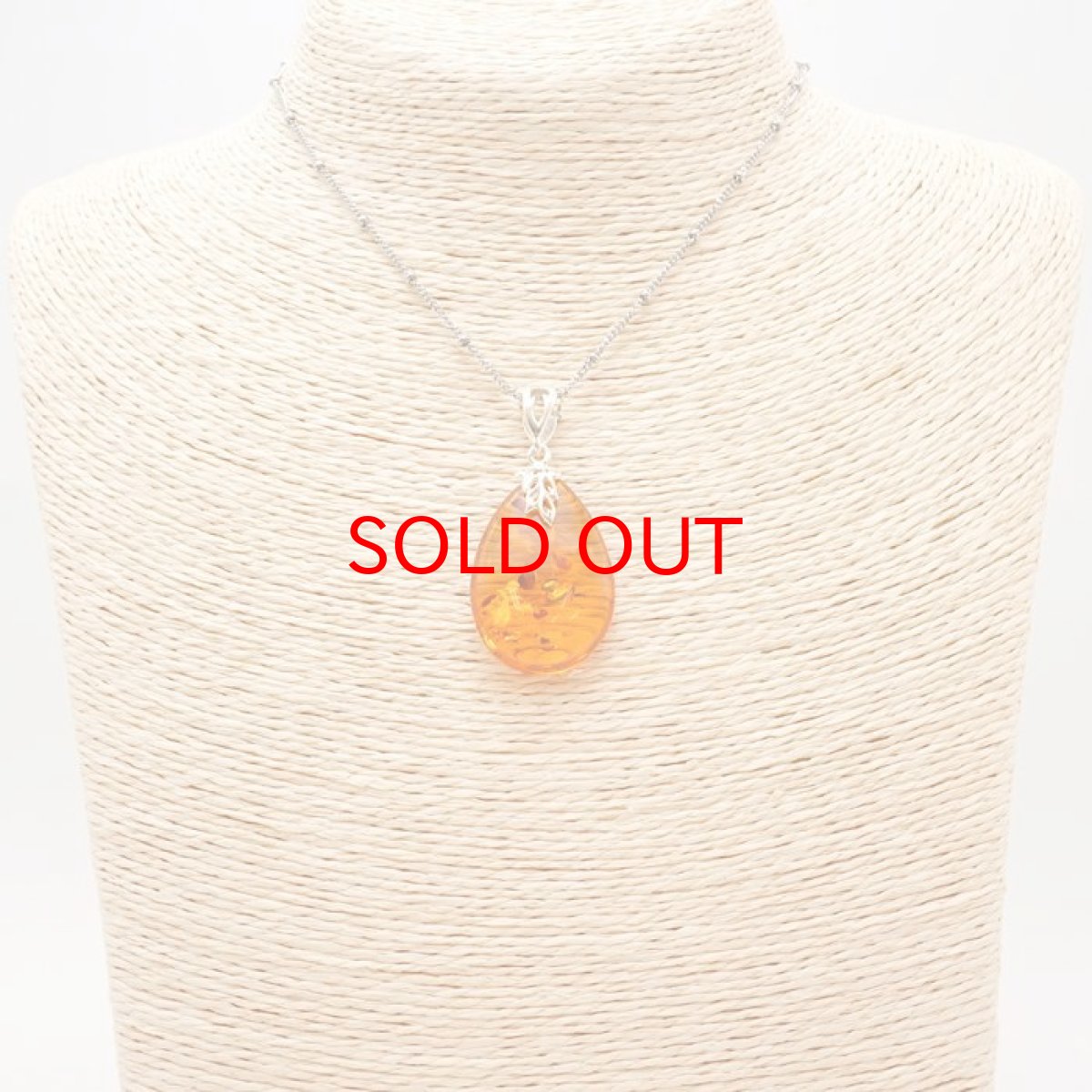 画像3: 天然アンバー ペンダントトップ SV925 バルト海産 グリッター入り 【一点物】 琥珀 Amber アンバー 天然石 パワーストーン カラーストーン (3)