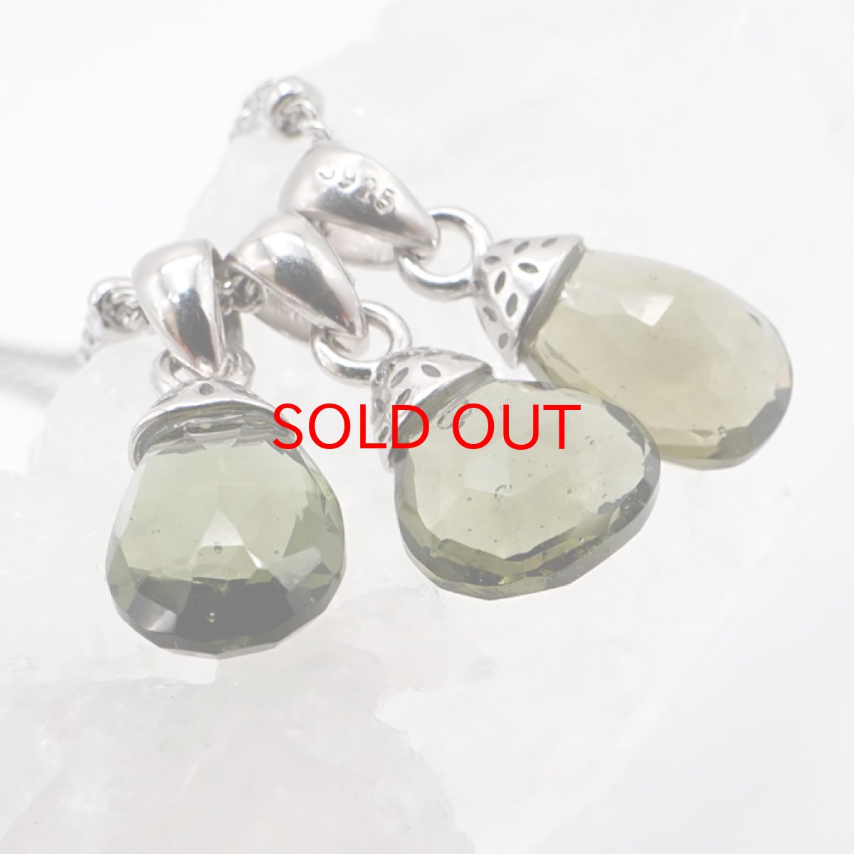 画像3: モルダバイト SV925 ペンダントトップ ドロップ チェコ産 moldavite 天然ガラス 隕石 モルダヴ石 天然石 パワーストーン カラーストーン (3)