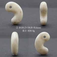 画像4: 糸魚川翡翠 白 約30mm 勾玉 新潟県産 日本銘石 希少 国石 5月誕生石 糸魚川ひすい 天然石 パワーストーン カラーストーン (4)