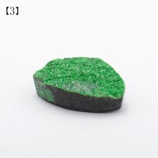 画像9: 【 一点もの 】ウバロバイトガーネット ルース 8.75ct ロシア産 レアストーン 希少 Uvarovite garnet 天然石 カラーストーン パワーストーン (9)