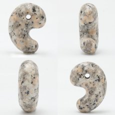 画像2: 【石の日SALE 14%OFF】 北木石 ピンク 大30mm 勾玉 岡山県産 日本の石 日本銘石 Kitagi Stone Pink 天然石 パワーストーン カラーストーン (2)