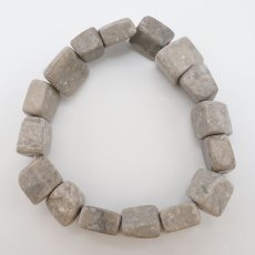 画像3: 【石の日SALE 14%OFF】 秋吉石灰岩 グレー ブレスレット ラフ型 日本銘石 AKIYOSHI Limestone 山口県 鉱物 天然石 パワーストーン カラーストーン (3)