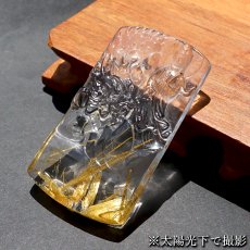 画像5: ヘマタイトインルチルクォーツ 龍上観音 彫り物 ブラジル産 【一点もの】 Rutile quartz 彫刻 ルチル 黄金針水晶 ヘマタイト 龍 お守り 浄化 天然石 パワーストーン カラーストーン (5)