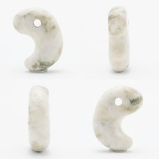 画像2: 糸魚川翡翠 白 約20mm 勾玉 新潟県【一点物】Itogawa White Jade 日本銘石 天然石 パワーストーン カラーストーン (2)