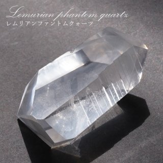 水晶原石。新潟県産。【裏は、金の様な性質を含んでおります　天然石】。 NPS132T 山梨県乙女鉱山産水晶原石（群晶） 水晶・天然石専門店