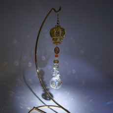 画像3: サンキャッチャー crownグレース 《スタンド付き》 ガラス ビーズ オリジナル 飾り物 インテリア 雑貨 窓 太陽光 開運 キラキラ 天然石 パワーストーン カラーストーン (3)
