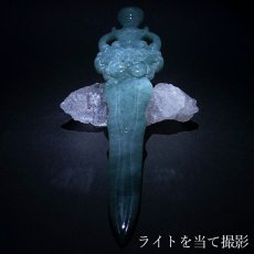 画像4: ミャンマー翡翠 風水 剣 龍 彫り物【 一点もの 】Jade Jadeite ひすい ヒスイ 翡翠 お守り 風水 彫物 天然石 パワーストーン カラーストーン (4)