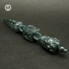 画像3: ミャンマー翡翠 金剛杭 彫り物【 一点もの 】Jade Jadeite ひすい ヒスイ 翡翠 お守り 風水 開運 天然石 パワーストーン カラーストーン (3)