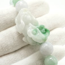 画像4: ミャンマー翡翠 10mm ヒキュウ 彫り物 ブレスレット ミャンマー産 【一点もの】 【証明書付き】 Myanmar Jade 本翡翠 ひすい マルチカラー ミックス 希少石 お守り 天然石 パワーストーン (4)