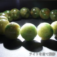 画像4: ミャンマー翡翠 13mm ブレスレット ミャンマー産 【一点もの】 【証明書付き】 Myanmar Jade 本翡翠 ひすい イエロー グリーン 希少石 お守り 浄化 天然石 パワーストーン (4)