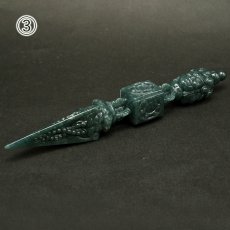 画像8: ミャンマー翡翠 金剛杭 彫り物【 一点もの 】Jade Jadeite ひすい ヒスイ 翡翠 お守り 風水 開運 天然石 パワーストーン カラーストーン (8)