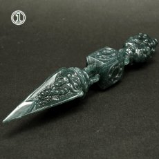 画像2: ミャンマー翡翠 金剛杭 彫り物【 一点もの 】Jade Jadeite ひすい ヒスイ 翡翠 お守り 風水 開運 天然石 パワーストーン カラーストーン (2)