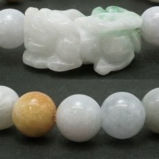 画像2: ミャンマー翡翠 10mm ヒキュウ 彫り物 ブレスレット ミャンマー産 【一点もの】 【証明書付き】 Myanmar Jade 本翡翠 ひすい マルチカラー ミックス 希少石 お守り 天然石 パワーストーン (2)