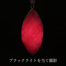 画像3: ルビー ペンダントトップ 原石 劈開 SV925 ザンビア産 【一点もの】 Ruby 覆輪 フクリン 7月誕生石 シルバー 日本製 天然石 パワーストーン (3)