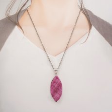 画像4: ルビー ペンダントトップ 原石 劈開 SV925 ザンビア産 【一点もの】 Ruby 覆輪 フクリン 7月誕生石 シルバー 日本製 天然石 パワーストーン (4)