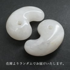 画像3: 【日本の石】  静岡水晶 白 勾玉 30mm 静岡県産 天然石 パワーストーン 石英 氷の化石 霊石 鉱物 クォーツ カラーストーン (3)
