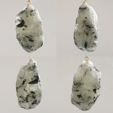 画像2: フェナカイト ペンダントトップ ロシア産 K18 ラフ 原石 【 一点物 】 ウラル山脈 フェナス石 Phenakite 希少石 ヒーリング 浄化 天然石 パワーストーン (2)