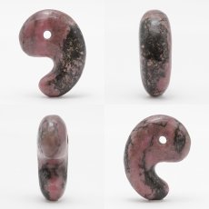 画像2: 愛知ロードナイト 勾玉 AAランク 約33mm 愛知県産 AICHI Rhodonite 日本製 自社製 日本銘石 ラブシリカ 田口鉱山 天然石 パワーストーン カラーストーン (2)