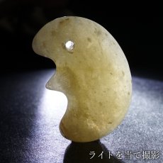 画像3: 静岡水晶 子持ち勾玉 黄 獣型 約30mm AAAランク 静岡県産 Shizuoka Quartz 石英 日本製 自社製 鉱物 水晶 天然石 パワーストーン カラーストーン (3)