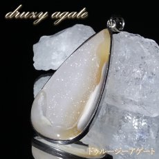 画像1: ドゥルージーアゲート ペンダントトップ SV925 インドネシア産【一点もの】druzy agate フクリン 覆輪 日本製 自社製 天然石 パワーストーン カラーストーン (1)