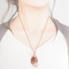 画像3: マニカラン水晶 薄赤 ペンダントトップ SV925 ヒマラヤ産【 一点もの 】Manikarn Quartz 覆輪 フクリン 水晶 浄化 天然石 パワーストーン カラーストーン (3)