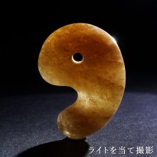 画像3: 静岡水晶 黄 約30mm 勾玉 静岡県産 Shizuoka Quartz 石英 日本製 自社製 鉱物 水晶 天然石 パワーストーン カラーストーン (3)