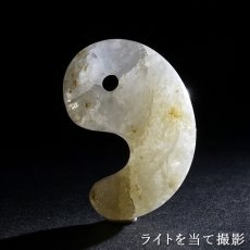 画像3: 静岡水晶 約30mm 勾玉 静岡県産 Shizuoka Quartz 石英 鉱物 水晶 天然石 パワーストーン カラーストーン (3)