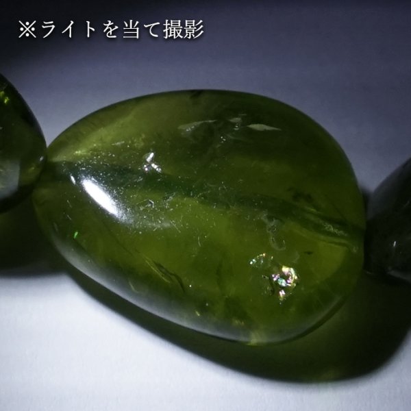 黄緑色 橄欖石 複屈折 透明感 輝き 鉄 マグネシウム 内包物 ポジティブ