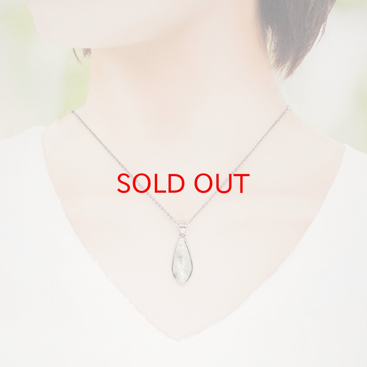 画像3: 【SALE 14%OFF】 糸魚川翡翠 ペンダントトップ SV925 新潟県産【一点もの】翡翠  Itoigawa Jade 日本銘石 国石 希少 糸魚川ひすい 覆輪 フクリン お守り 浄化 天然石 パワーストーン カラーストーン (3)