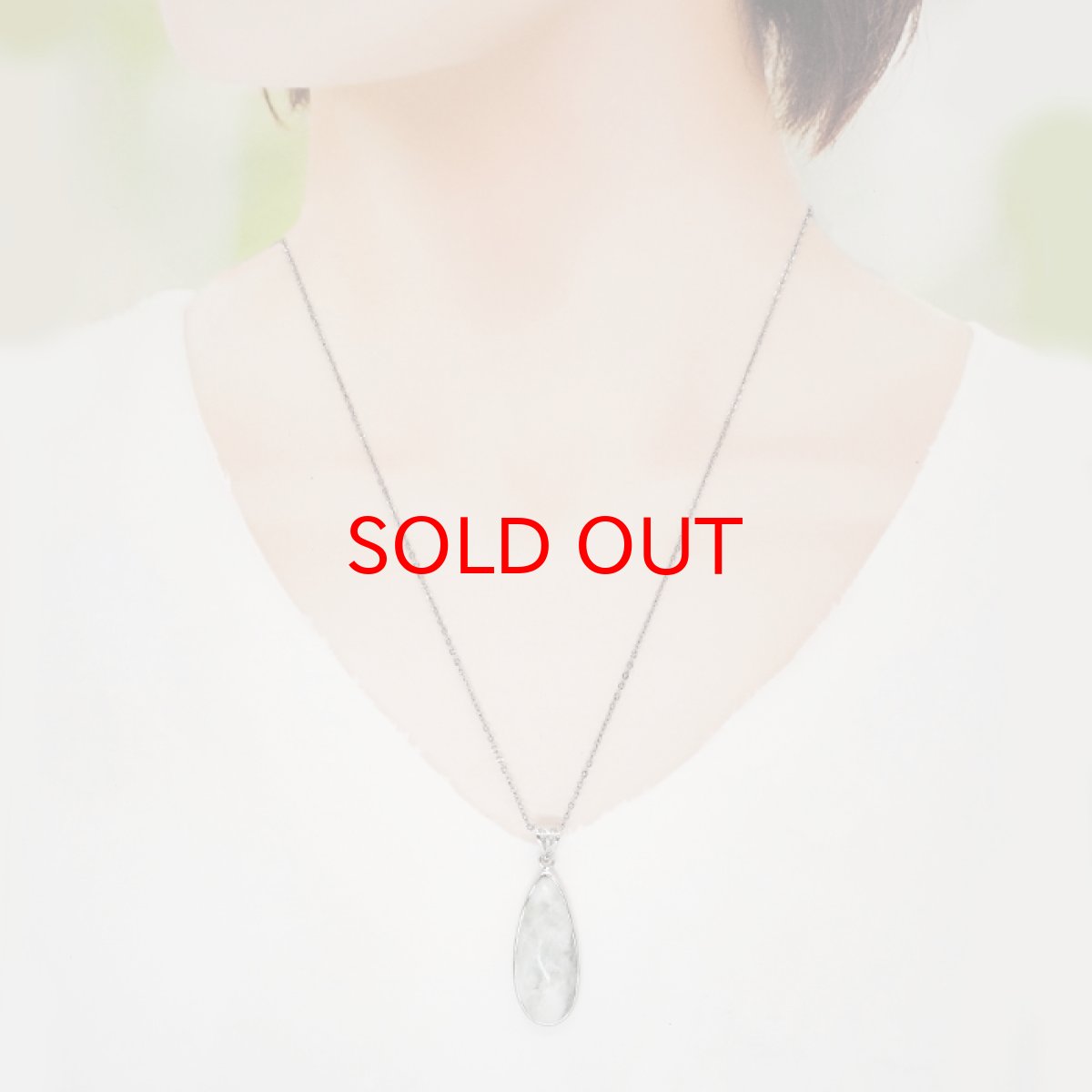 画像4: 【SALE 14%OFF】 糸魚川翡翠 ペンダントトップ SV925 新潟県産【一点もの】翡翠  Itoigawa Jade 日本銘石 国石 希少 糸魚川ひすい 覆輪 フクリン お守り 浄化 天然石 パワーストーン カラーストーン (4)