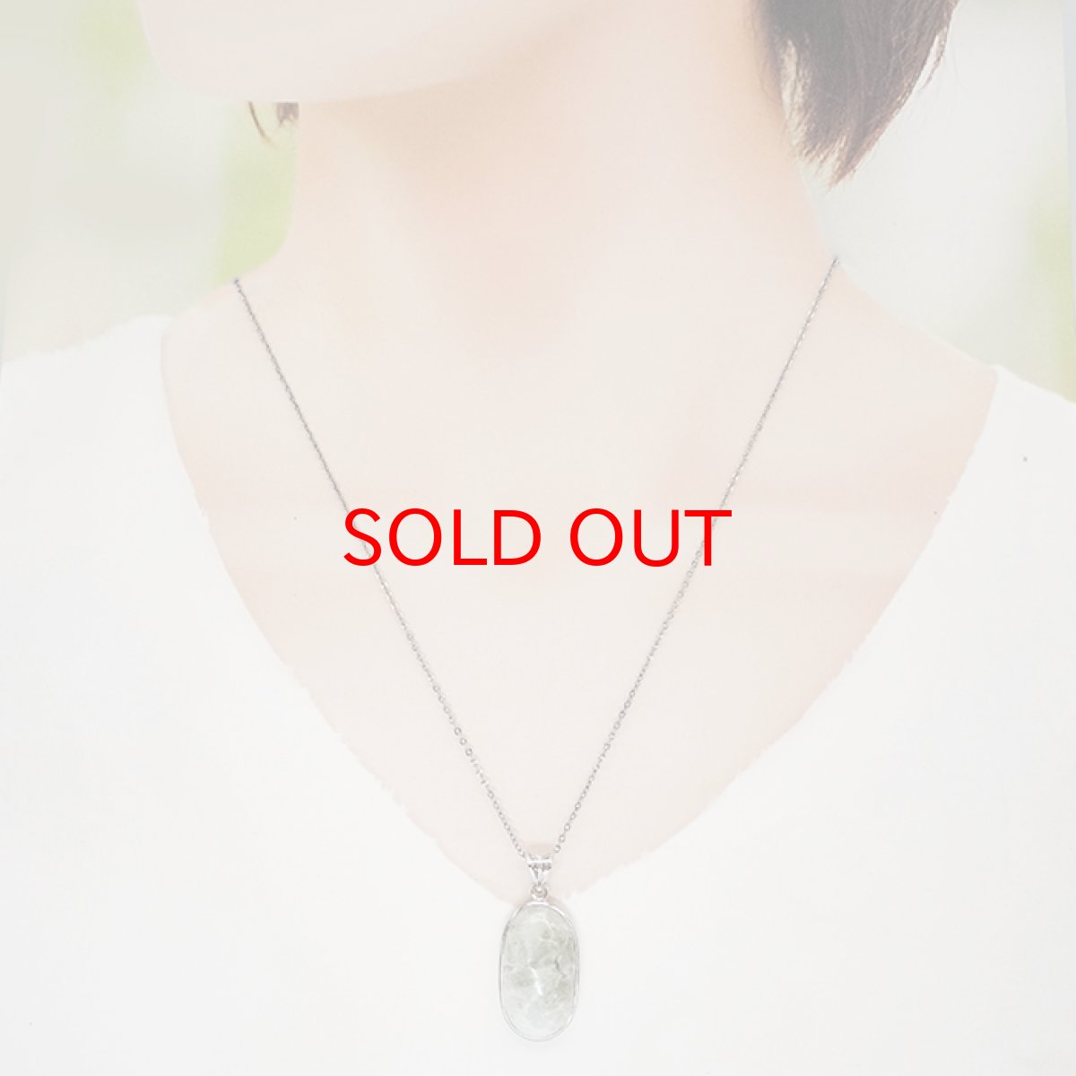 画像4: 【SALE 14%OFF】 糸魚川翡翠 ペンダントトップ SV925 新潟県産【一点もの】翡翠  Itoigawa Jade 日本銘石 国石 希少 糸魚川ひすい 覆輪 フクリン お守り 浄化 天然石 パワーストーン カラーストーン (4)