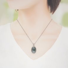 画像4: ミャンマー翡翠 ブルー ペンダントトップ SV925 ミャンマー産【一点もの】翡翠 Myanmar Jade blue 本翡翠 ひすい 青 覆輪 フクリン お守り 浄化 天然石 パワーストーン (4)