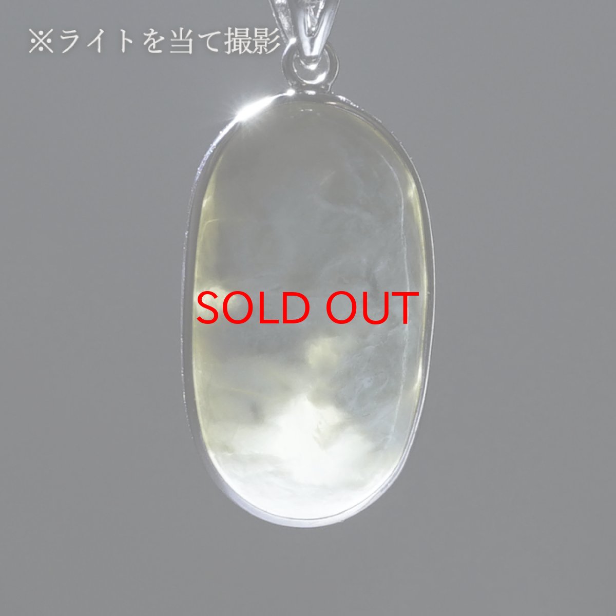 画像3: 【SALE 14%OFF】 糸魚川翡翠 ペンダントトップ SV925 新潟県産【一点もの】翡翠  Itoigawa Jade 日本銘石 国石 希少 糸魚川ひすい 覆輪 フクリン お守り 浄化 天然石 パワーストーン カラーストーン (3)
