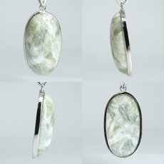 画像2: 糸魚川翡翠 ペンダントトップ SV925 新潟県産【一点もの】翡翠  Itoigawa Jade 日本銘石 国石 希少 糸魚川ひすい 覆輪 フクリン お守り 浄化 天然石 パワーストーン カラーストーン (2)