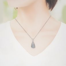 画像4: ミャンマー翡翠 ブルー ペンダントトップ SV925 ミャンマー産【一点もの】翡翠 Myanmar Jade blue 本翡翠 ひすい 青 覆輪 フクリン お守り 浄化 天然石 パワーストーン (4)