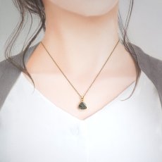 画像3: アルタイ隕石 ペンダントトップ 新疆ウイグル産 【 一点物 】 Altai meteorite 三角形 隕石 チャネリング 浄化 天然石 パワーストーン カラーストーン (3)