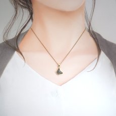 画像3: アルタイ隕石 ペンダントトップ 新疆ウイグル産 【 一点物 】 Altai meteorite 蝶々 隕石 チャネリング 浄化 天然石 パワーストーン カラーストーン (3)