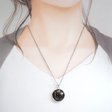 画像4: セリコパラサイト ペンダントトップ 六芒星カット SV925 ケニア産 【一点物】 Serico meteorite Parasite パラサイト 隕石 浄化 天然石 パワーストーン カラーストーン (4)