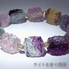 画像4: フローライト 如意 彫り物 ブレスレット 中国産 【一点物】 Fluolite 蛍石 にょい 希少 レア 縁起物 天然石 パワーストーン カラーストーン (4)