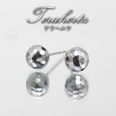画像1: テラヘルツ ピアス ミラーカット 6mm 日本製 自社製 ステンレスピアス 天然石ピアス 高純度 テラヘルツ鉱石 Terahertz 血流改善 肩こり 冷え性 健康ストーン ことほぎ 天然石 パワーストーン (1)