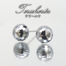 画像1: テラヘルツ ピアス ミラーカット 8mm 日本製 自社製 ステンレスピアス 天然石ピアス 高純度 テラヘルツ鉱石 Terahertz 血流改善 肩こり 冷え性 健康ストーン ことほぎ 天然石 パワーストーン (1)
