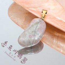 画像1: 糸魚川翡翠 ピンク ペンダントトップ 新潟県産 【一点物】 ITOIGAWA Pink Jade ステンレス 日本銘石 国石 希少 糸魚川ひすい お守り 浄化 天然石 パワーストーン カラーストーン (1)