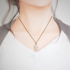画像4: 黒平白水晶 原石 ペンダントトップ 山梨県産 Kurobera Quartz 日本製 ステンレス 浄化 国産水晶 お守り 浄化 日本銘石 天然石 パワーストーン カラーストーン (4)