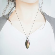 画像3: ゴールデンラブラドライト ペンダントトップ マダガスカル産 【一点もの】ステンレス Aカン Labradorite 曹灰長石 天然石 パワーストーン カラーストーン (3)
