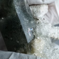 画像4: マニハール水晶 クラスター 28.1g インド・マニハール産 【一点もの】 Manihar Quartz 原石 ヒマラヤ 結晶 お守り 浄化 天然石 パワーストーン カラーストーン (4)