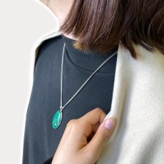 画像3: マラカイト ペンダントトップ SV925 コンゴ産【一点もの】Malachite オーバル 覆輪 フクリン 孔雀石 浄化 お守り 天然石 パワーストーン カラーストーン (3)