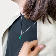 画像3: マラカイト ペンダントトップ SV925 コンゴ産【一点もの】Malachite 三角形 覆輪 フクリン 孔雀石 浄化 お守り 天然石 パワーストーン カラーストーン (3)