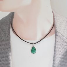 画像4: マラカイト ペンダントトップ SV925 コンゴ産【一点もの】Malachite ドロップ 覆輪 フクリン 孔雀石 浄化 お守り 天然石 パワーストーン カラーストーン (4)