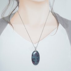 画像3: ルビーインカイヤナイト ペンダントトップ SV925 インド産【一点物】Ruby in kyanite 覆輪 フクリン ルビー カイヤナイト 紅玉 藍晶石 天然石 パワーストーン カラーストーン (3)