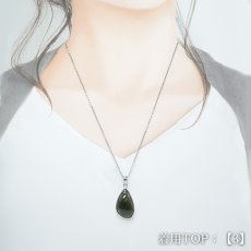 画像5: モルダバイト ペンダントトップ SV925 チェコ産 【一点もの】Moldavite 覆輪 フクリン モルダヴ石 天然石 パワーストーン カラーストーン (5)